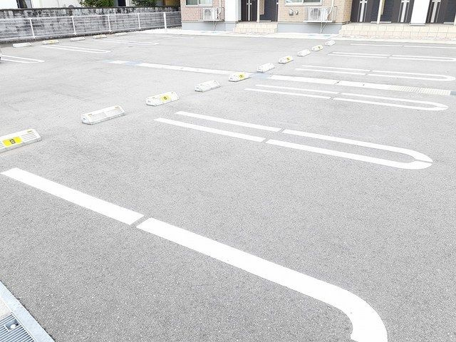 クレストの駐車場