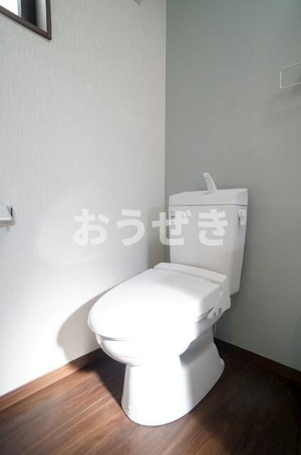 グローリー南太田のトイレ|温水洗浄便座付きのトイレです。