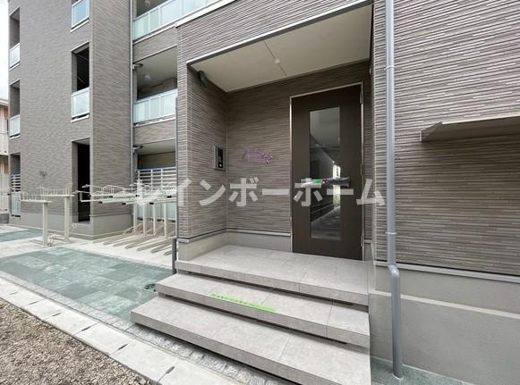 ホワイトオーキッド坂戸のエントランス