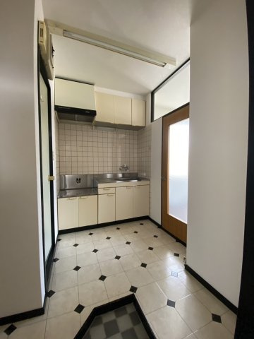 新潟市中央区米山４丁目のアパートのエントランス