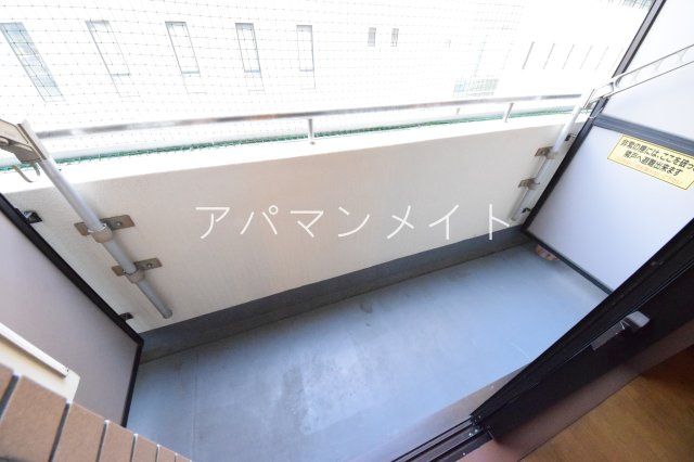 【バルコニー】 | 外からの目が気にならないバルコニーで洗濯物が干せます