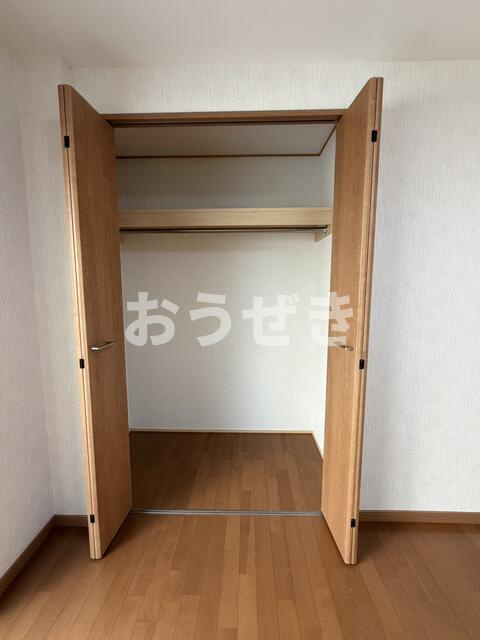 巴ビルの収納|洋室クロゼット