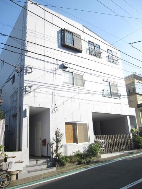 巴ビルの外観