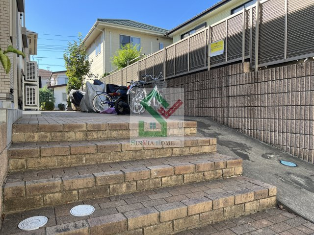 ヒルズあたごBのエントランス