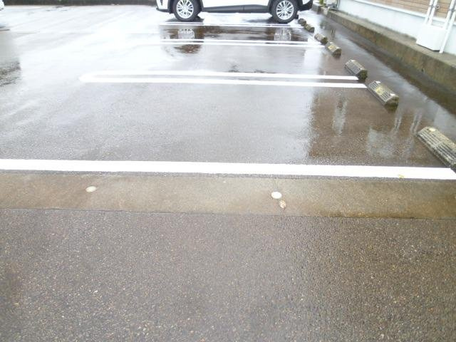 フレ－ル　Ｃの駐車場