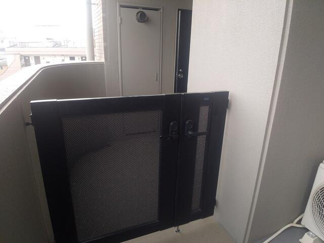 中古マンション・仲介手数料半額）シャトレ愛松稲沢Ⅶの玄関|玄関前にゆとりのアルコーブ♪