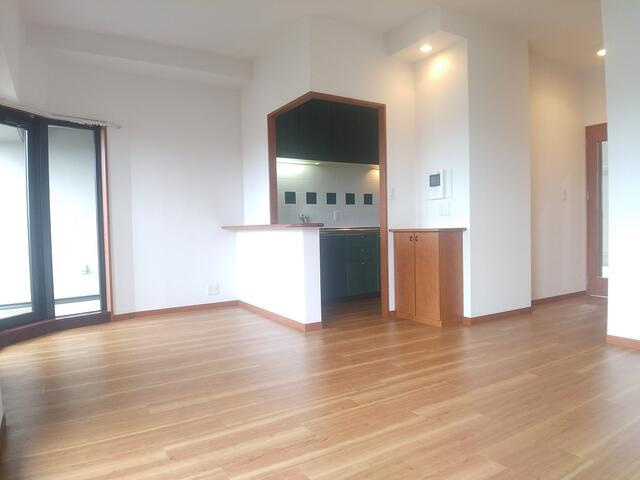 中古マンション・仲介手数料半額）シャトレ愛松稲沢Ⅶの居間・リビング|ゆったり過ごせる居間です