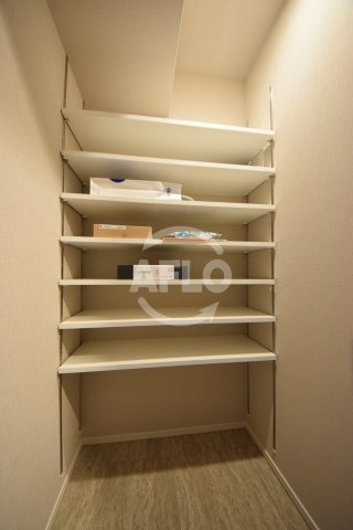 ネベル大阪上本町の収納|ネベル大阪上本町　シューズインＣＬ