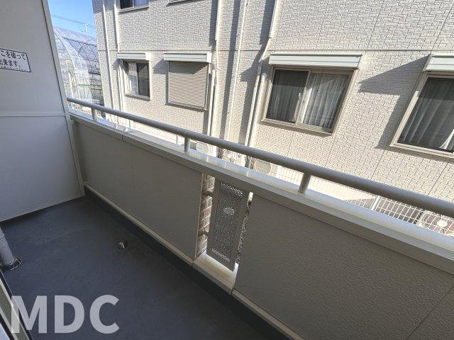 徳島市北沖洲３丁目のアパートのバルコニー