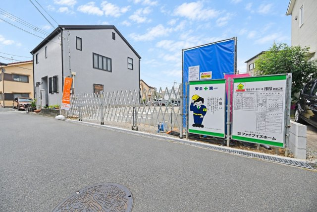 箕面市瀬川2丁目新築一戸建て│2SLDK＋駐車2台可の外観|2階にリビングを配置した住まい。明るい陽射しと心地よい風を感じながら、家族でくつろぎの時間を過ごせる2SLDKの間取りです。