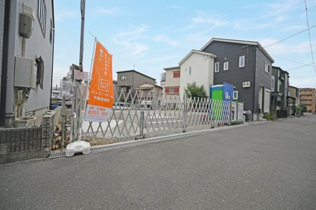 箕面市瀬川2丁目新築一戸建て│2SLDK＋駐車2台可の外観|落ち着いた雰囲気の住宅街に位置しており、静かで暮らしやすい住環境が魅力です。