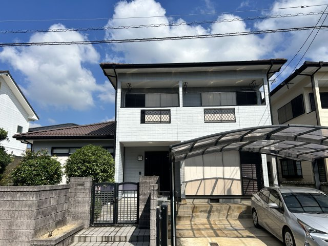 【外観】 | 吉野売家 | 南向き＆手入れ良好！並列2台カーポート付きの明るい2階建て