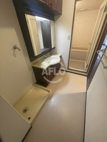 ヒルトン幸和　聖和小学校区の洗面所|ヒルトン幸和　脱衣所