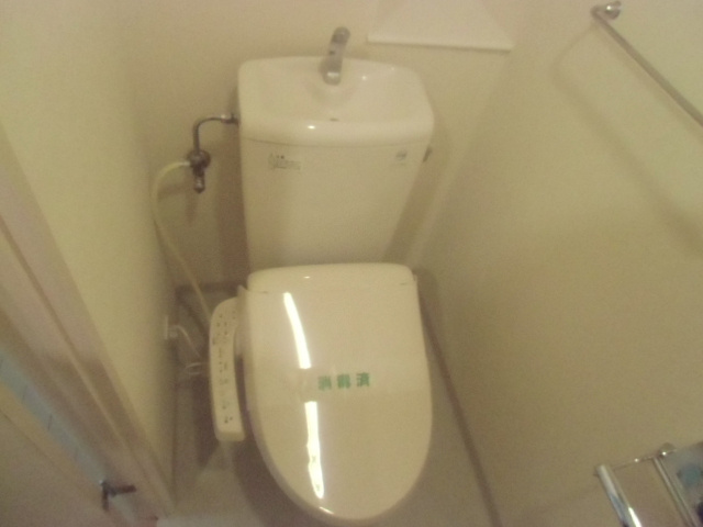 コマＵＤ２１のトイレ|落ち着いた色調のトイレです
