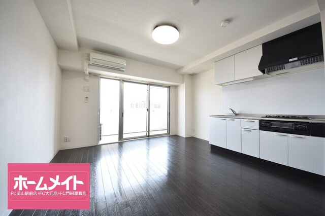アルファレガロ西古松の居間・リビング