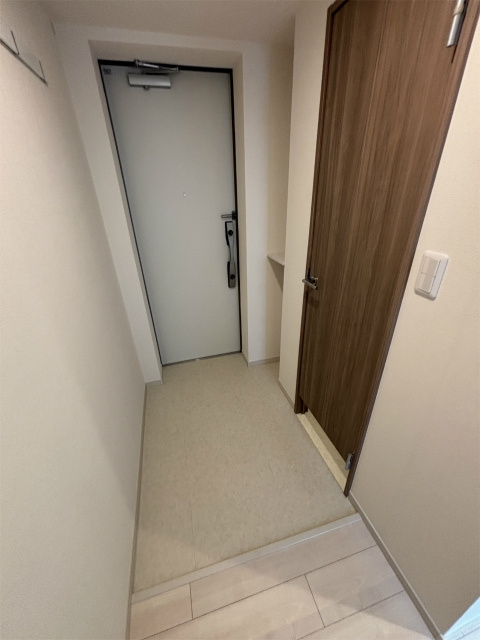 R-Residence南千束の玄関|収納もある玄関です