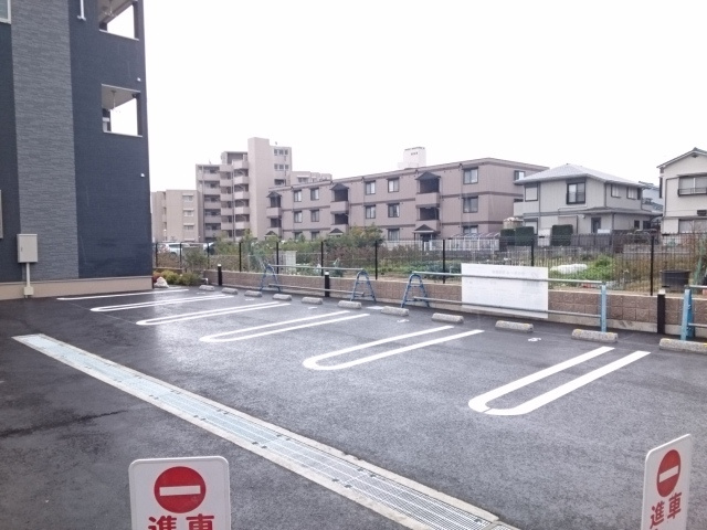 フロムワンの駐車場