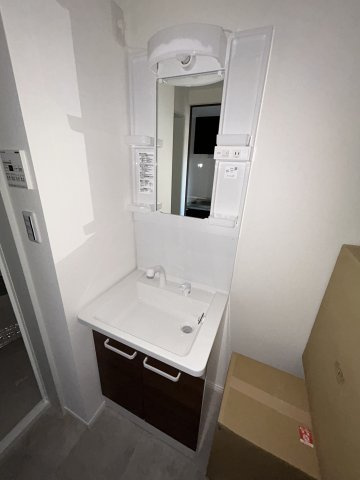 ベイルーム相模原清新セレーナの独立洗面台|別部屋参照