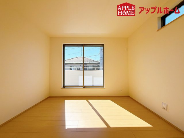 さいたま市西区プラザ620番の洋室|居室は全室収納あり！たっぷりある収納活用でお部屋もキレイを保てます♪