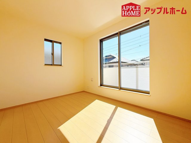 さいたま市西区プラザ620番の洋室|充分な広さの収納を備え、風通しも良く、大変居心地の良い採光良好な洋室は、快適空間。プライベートの時間もゆったりお寛ぎ頂けそうですね！