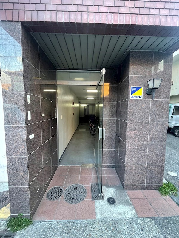 ゼフィール板宿のエントランス
