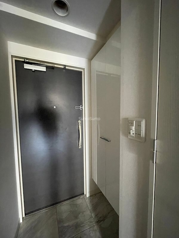 QCフラット北堀江の玄関