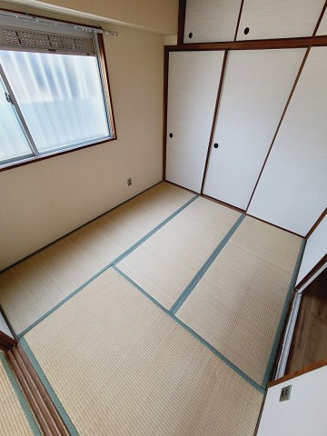 前林ビル南棟の寝室