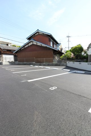 フローラの駐車場