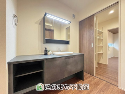 【洗面所】 | LievleGarden.S古河市下辺見第6　 | お洒落な独立洗面台の前に立つだけで気分があがりますね♪
