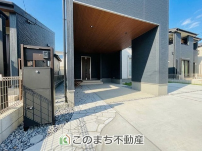 【玄関】 | LievleGarden.S古河市下辺見第6　 | ビルトインガレージで雨の時も便利です♪
