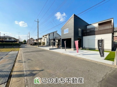【前面道路含む現地写真】 | LievleGarden.S古河市下辺見第6　 | 前面道路が広いので、陽当り・解放感◎になっております！
