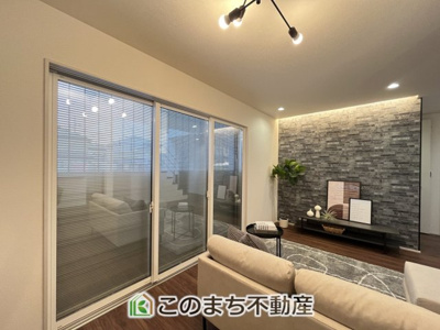 【防犯設備】 | LievleGarden.S古河市下辺見第6　 | 防犯面・災害時も安心の掃出しシャッター付きです！！
さらに、電動式カラクリシャッター♪