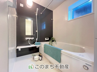 【浴室】 | LievleGarden.S古河市下辺見第6　 | 雨の日の洗濯も安心♪換気乾燥暖房機を完備したゆったり1坪サイズのシステムバスです！
