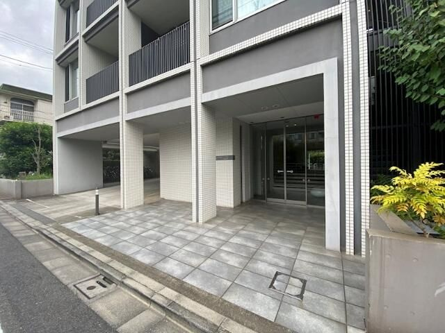 フレンシア玉川田園調布のエントランス|毎日通るエントランスはこのようになっています