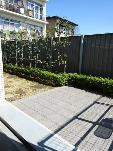 フレンシア玉川田園調布のバルコニー|外からの目が気にならないバルコニーで洗濯物が干せます