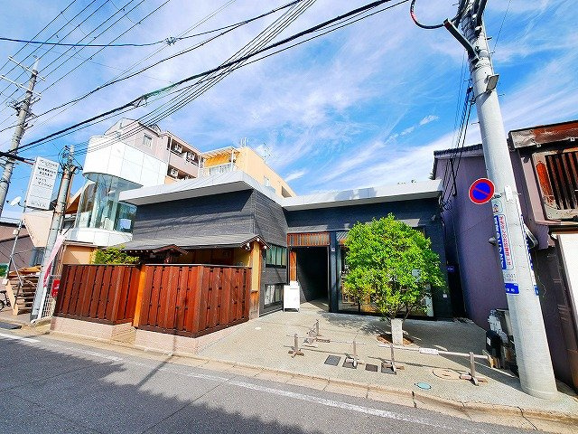 鍋屋町貸店舗のエントランス