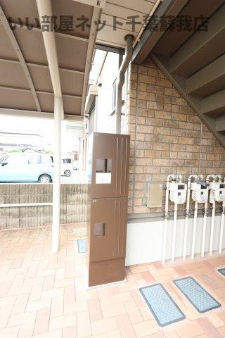 サニーヒルのエントランス|宅配ボックスがあると、自分の時間を有効活用できますね！
