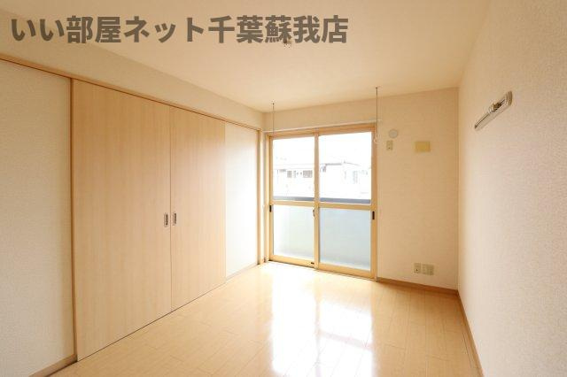 サニーヒルの寝室|開放的な寝室です