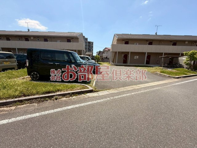 オリーヴァ東櫛原　B棟の駐車場|駐車場に車を止められます