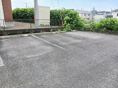 【駐車場】 | ノワール・リビエール | 車をお持ちの方に嬉しい駐車場付きの物件です