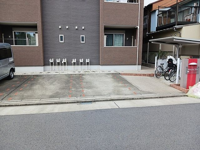 メゾン　ＫＩＴＥ（カイト）の駐車場