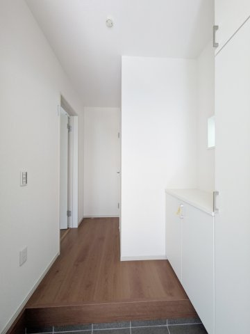 草津市川原三丁目2期　新築戸建の玄関