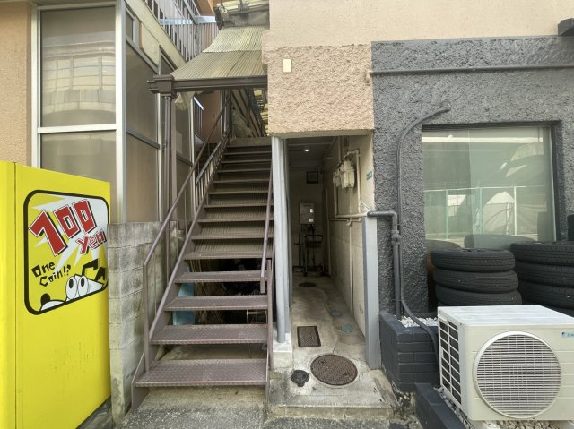 宝アパートのエントランス