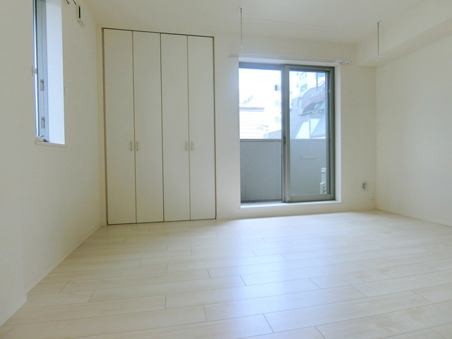立川市高松町２丁目の賃貸マンションの居間・リビング|★角部屋２面採光★立川駅まで徒歩圏内★