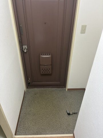 グランドシャトー山本の玄関