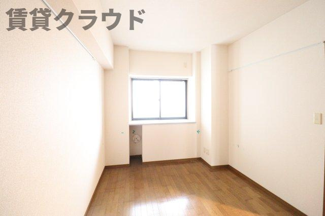 エスポワール蘇我の寝室|広くて明るい寝室