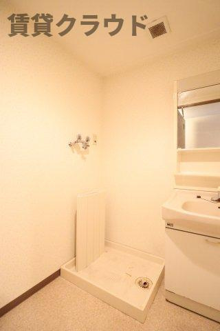 エスポワール蘇我の洗面所|明るい洗面所です