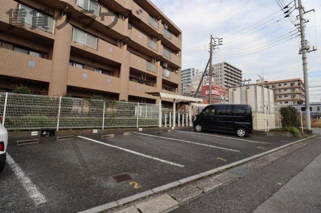 エスポワール蘇我の駐車場|車をお持ちの方に嬉しい駐車場付きの物件です