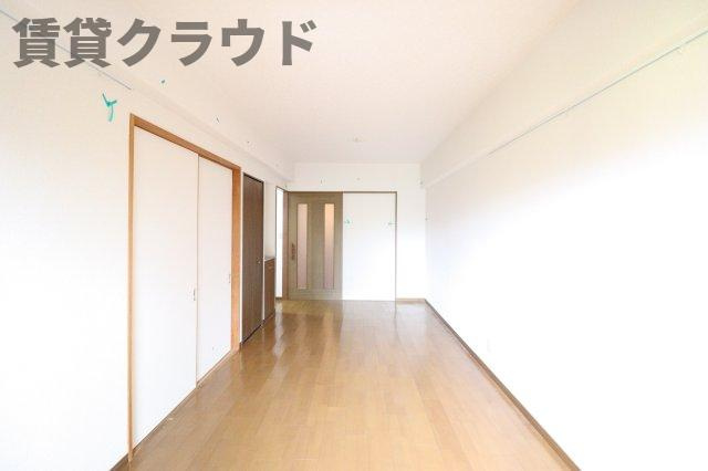 エスポワール蘇我の居間・リビング|こちらのリビングで趣味の時間をお楽しみください