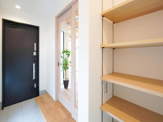 中古戸建て・仲介手数料半額）稲沢市西町３丁目の玄関|シンプルで使いやすい玄関です